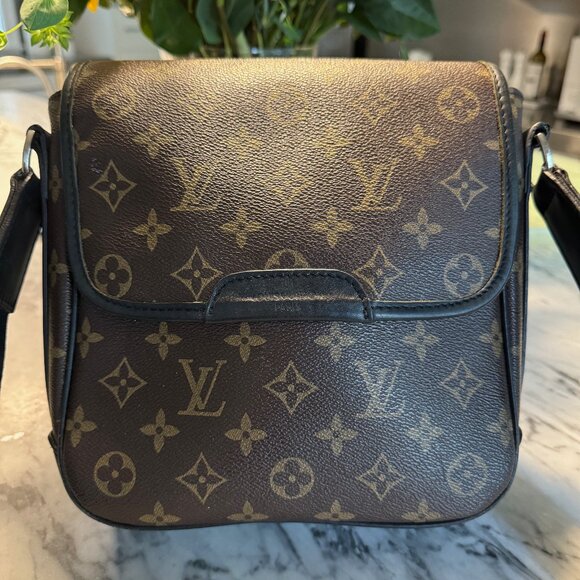Louis Vuitton Messenger Bag - Picture 1 of 16